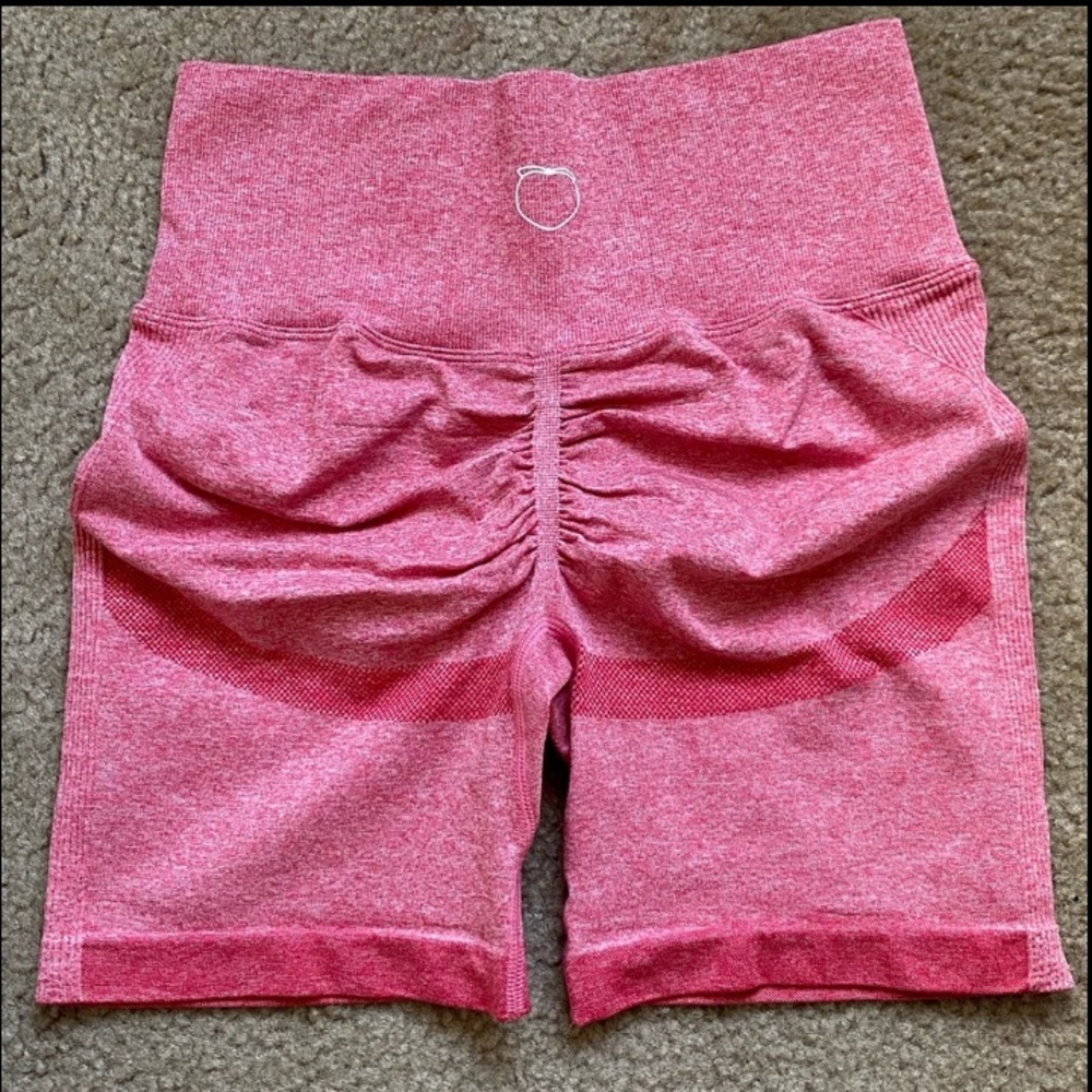 🌷PeachyBunz new scrumptious shorts🌷
